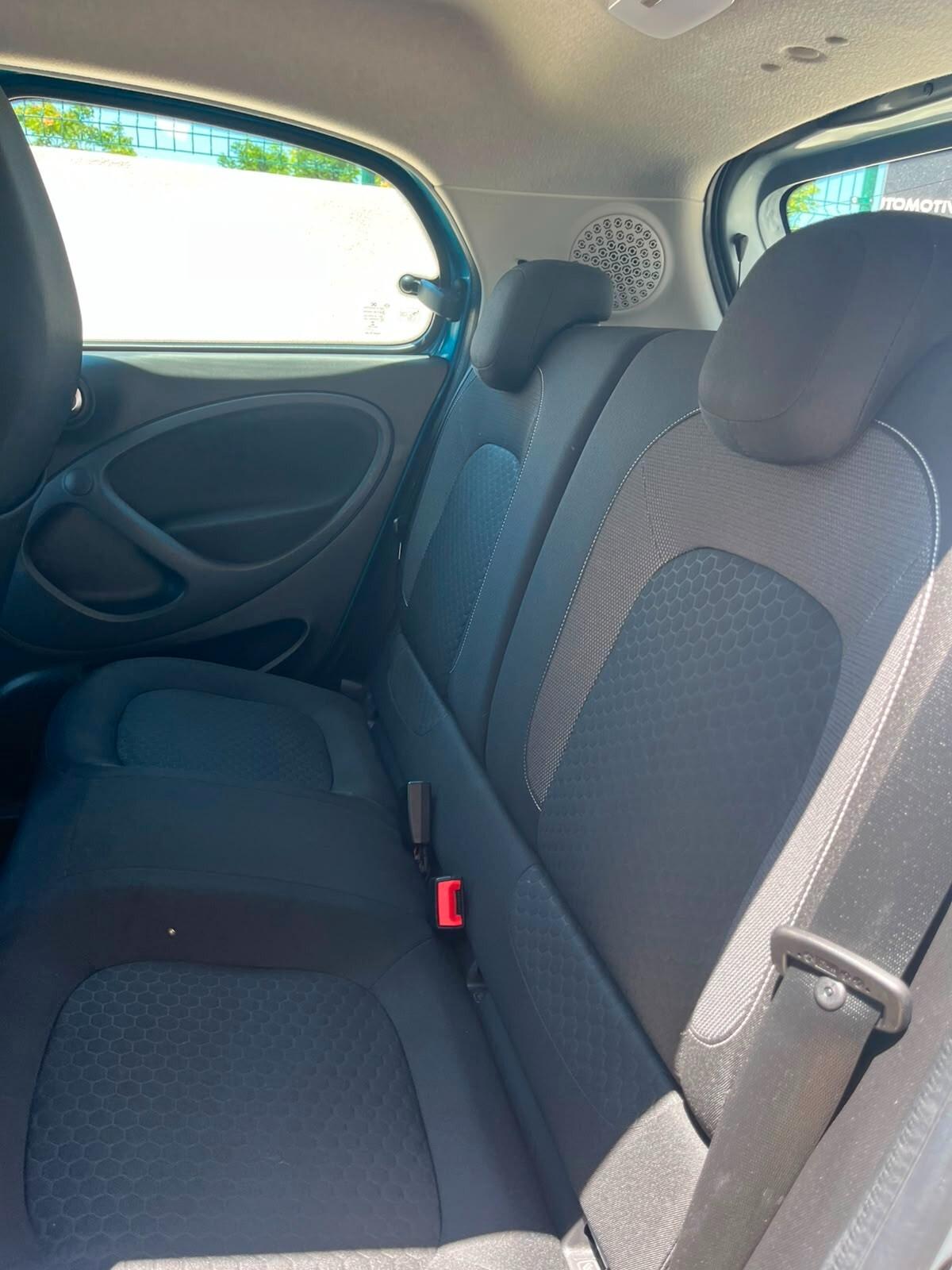 Smart ForFour EQ Pulse