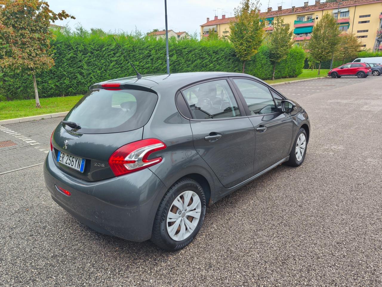 Peugeot 208 1.2 NEOPATENTATI GARANZIA
