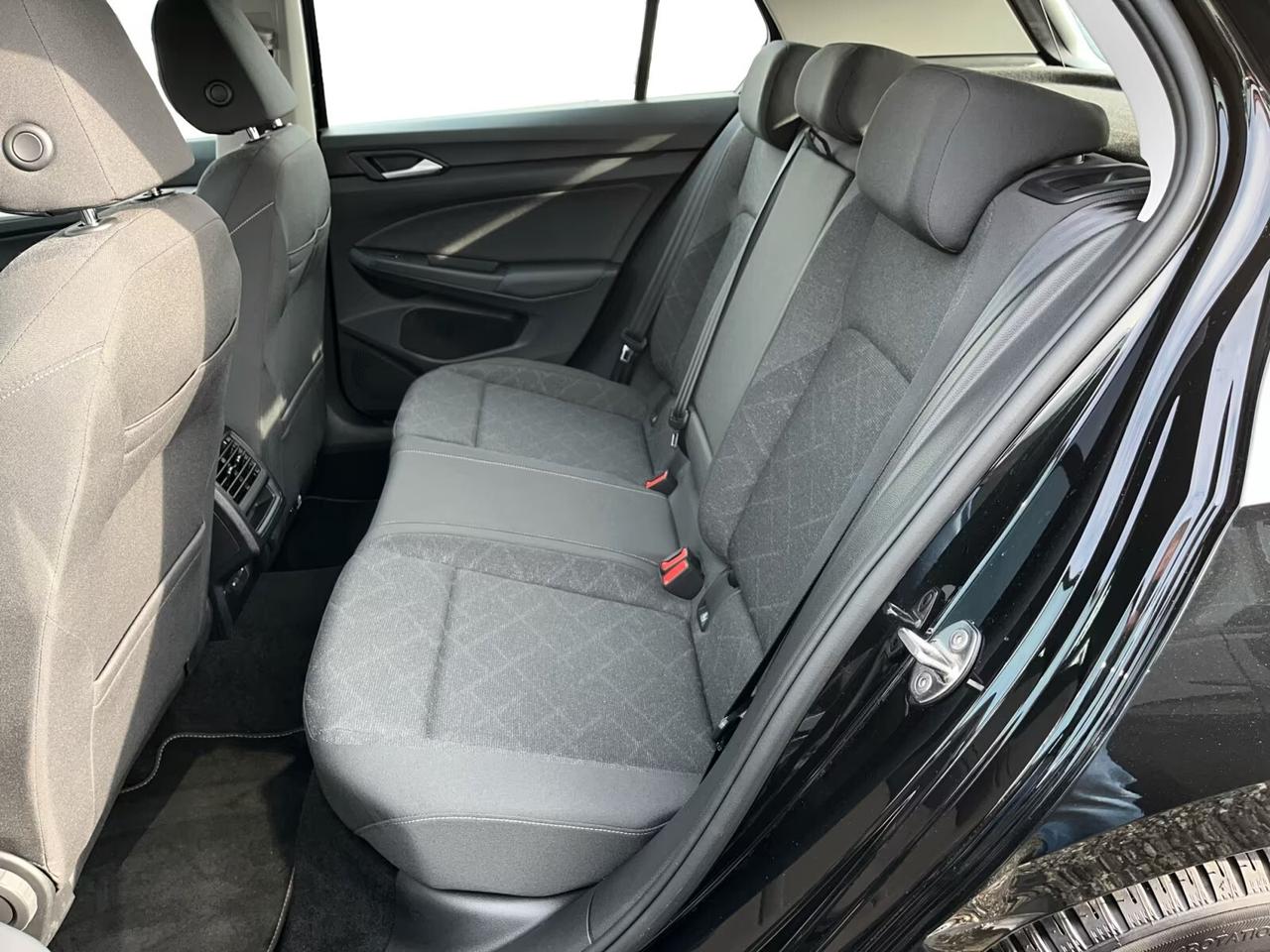 Volkswagen Golf 2.0 TD DSG Life LED-NAVI