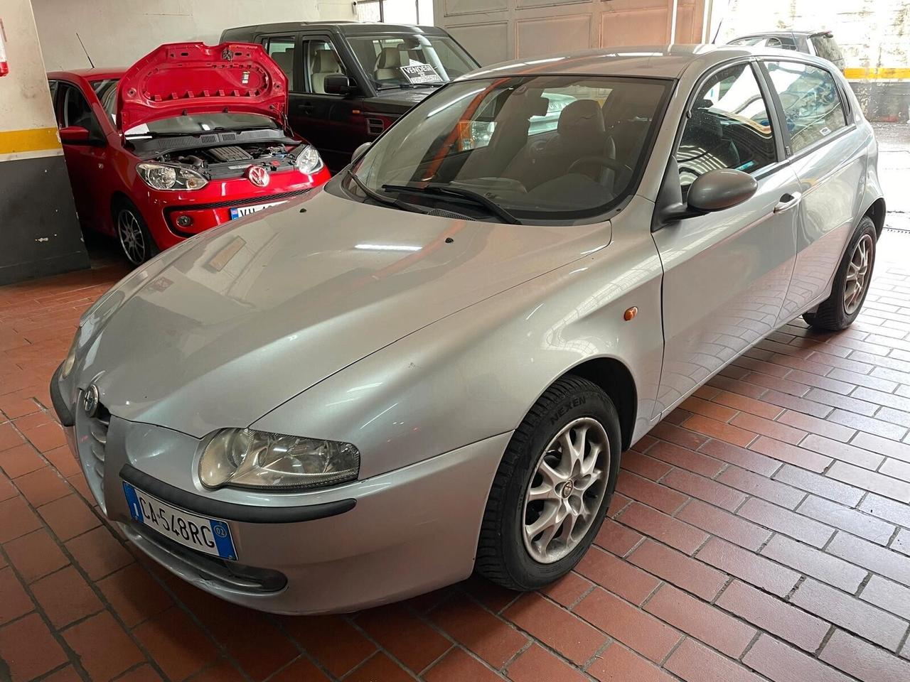 Alfa Romeo 147 1.6i 16V Twin Spark cat 5p. Distinctive