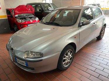 Alfa Romeo 147 1.6i 16V Twin Spark cat 5p. Distinctive
