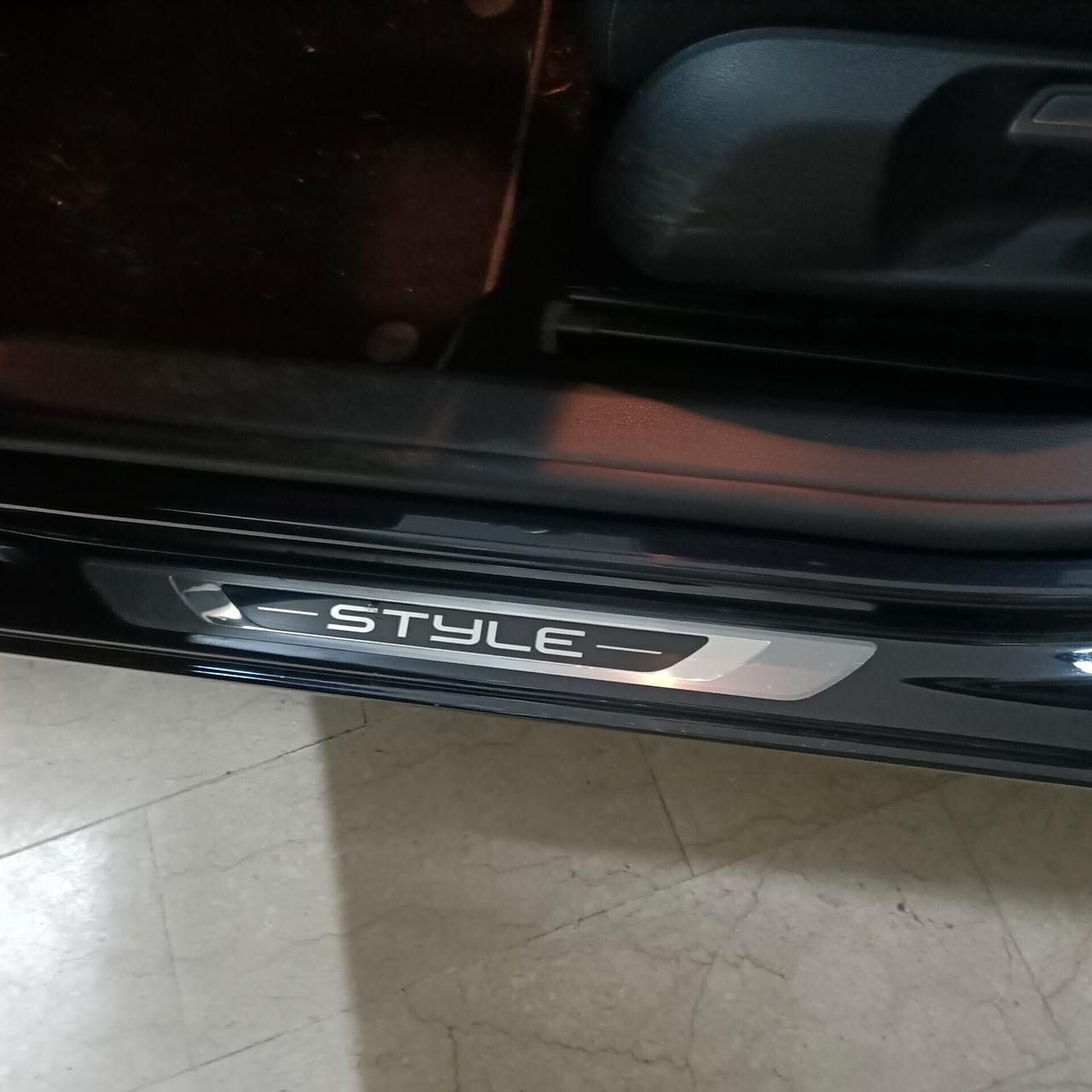 Volkswagen Golf 1.6 TDI DPF 5p. Highline - ANNO 2011 CON TAGLIANDO EFFETTUATO DELLA DISTRIBUZIONE