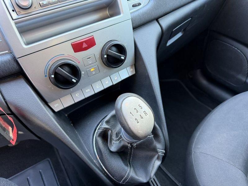 Lancia Ypsilon Ypsilon 1.2 8v Diva 69cv IDONEA NEOPATENTATI