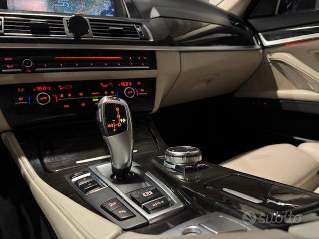 BMW 520 d xDrive Luxury Line/TETTO PANORAMICO