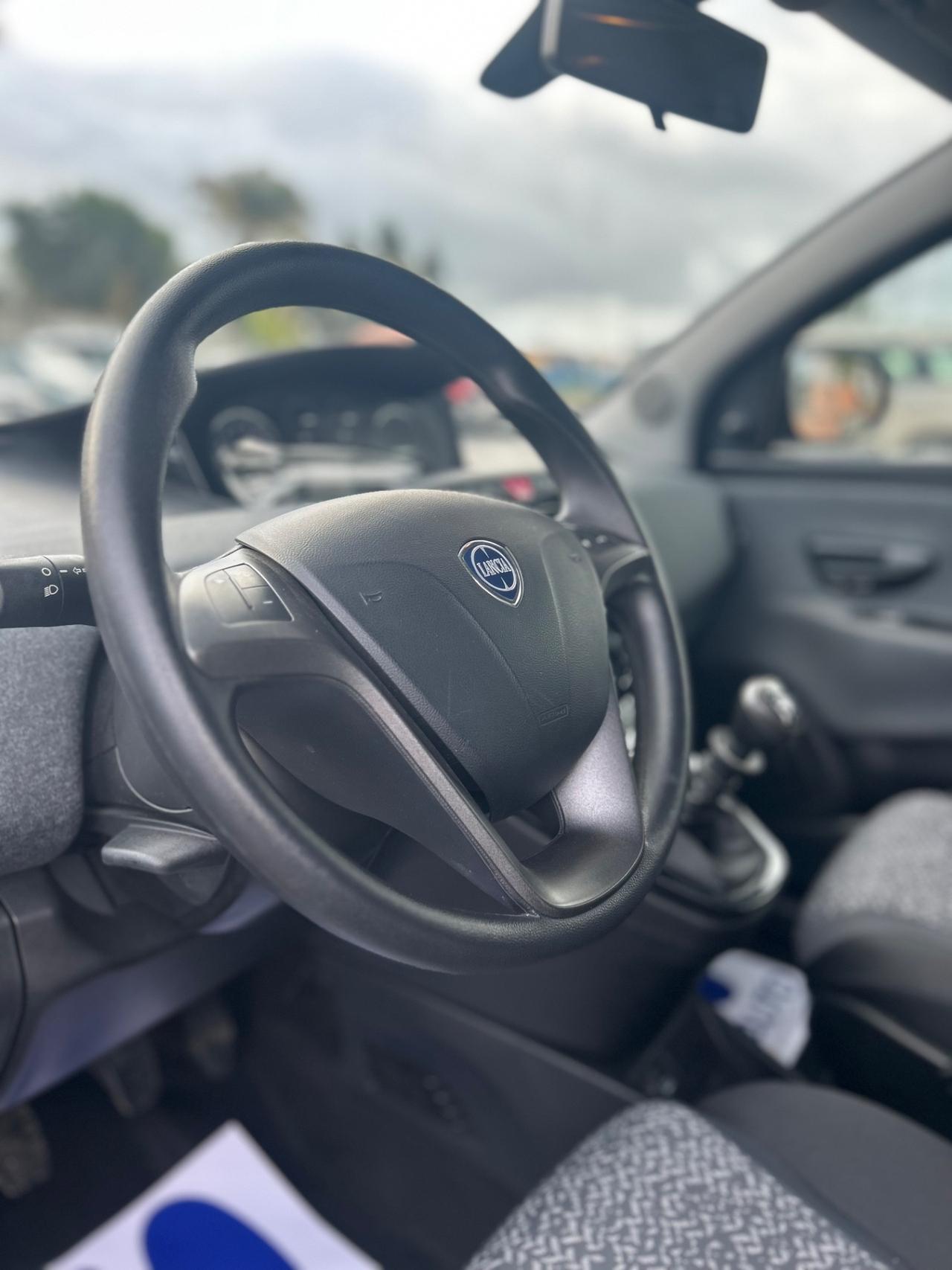 Lancia Ypsilon 1.0 Hybrid Ecochic