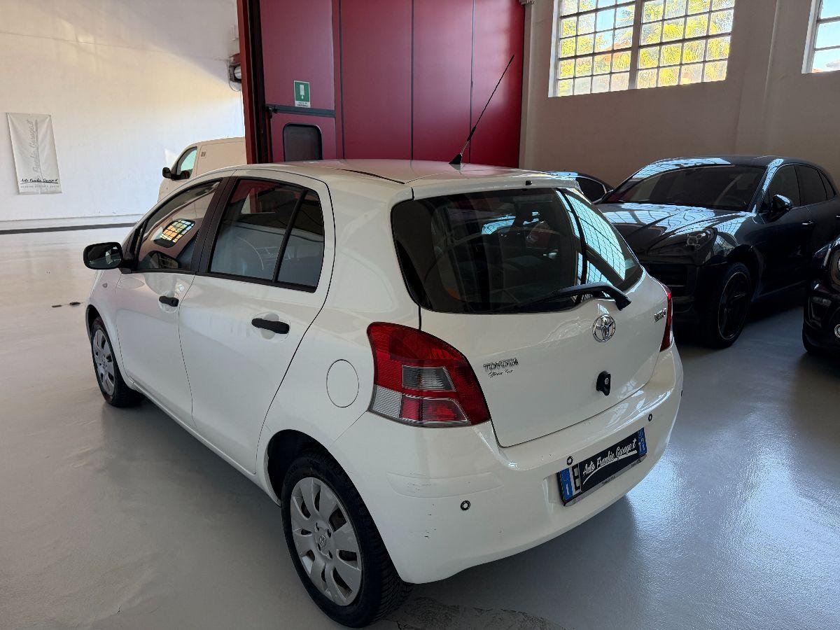 TOYOTA - Yaris - 1.0 5p.
