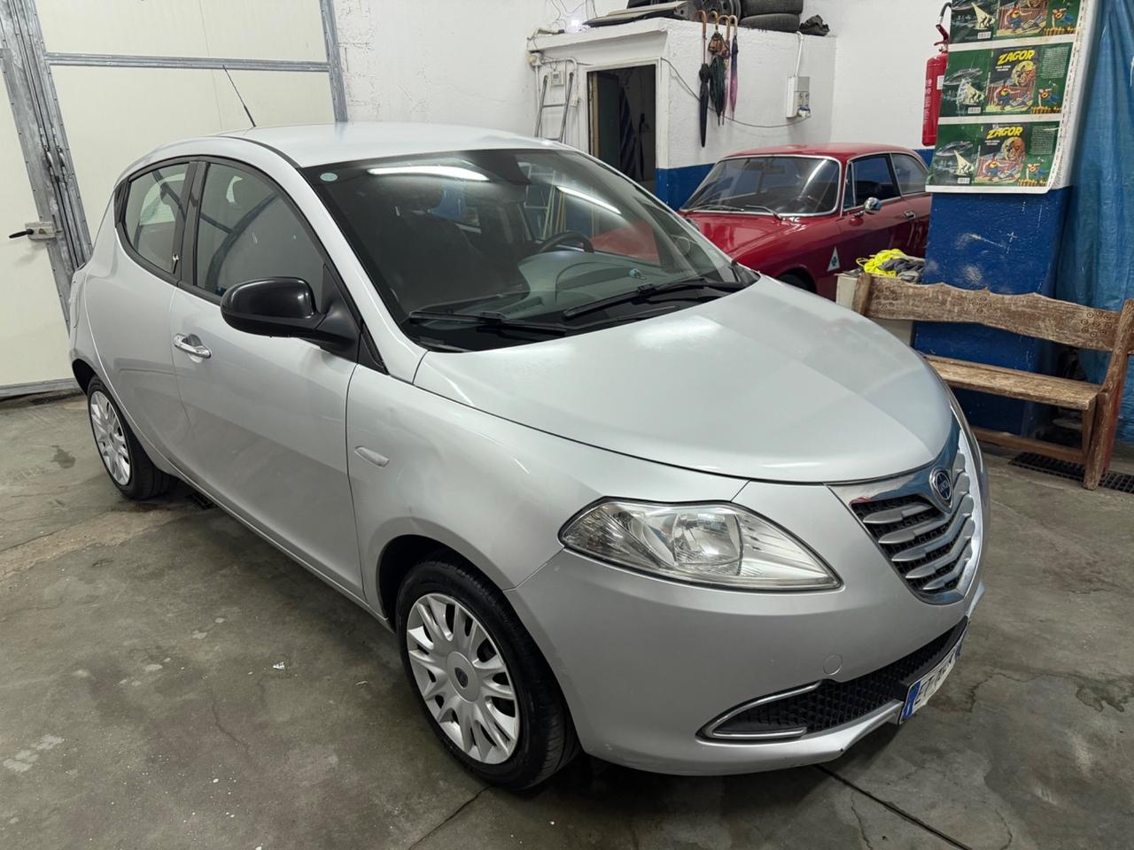Lancia Ypsilon 1.2 69 CV 5 porte S&S Silver