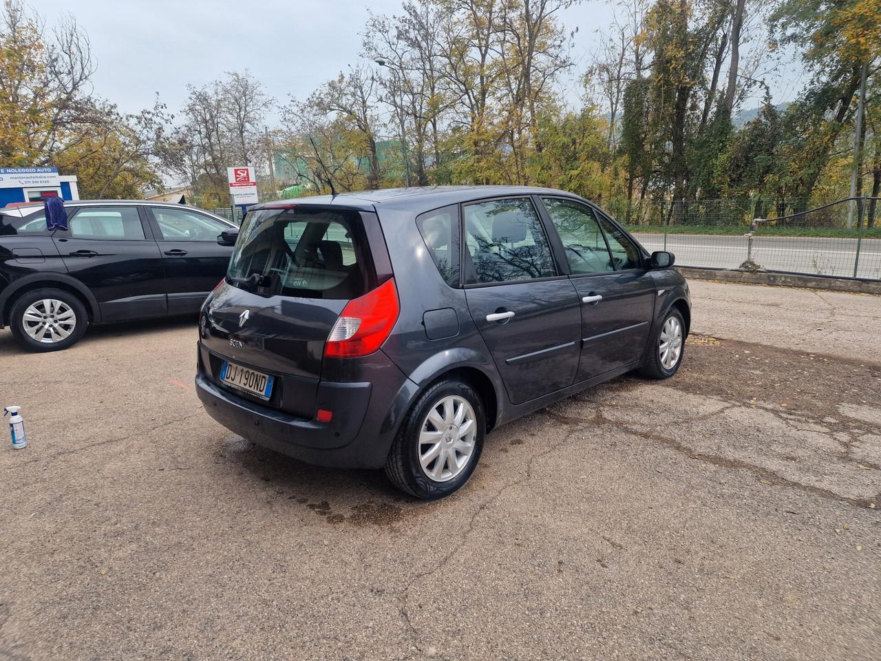 Renault Scenic Grand Scénic 1.9 dCi/130CV PlayStation Portable