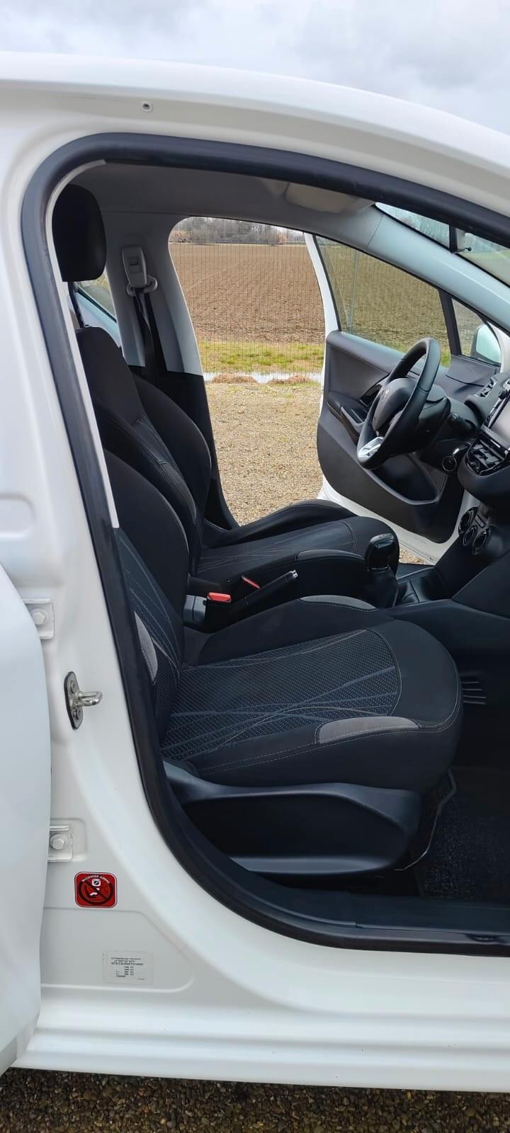 Peugeot 208 1.4 HDi 68 CV 5 porte Allure