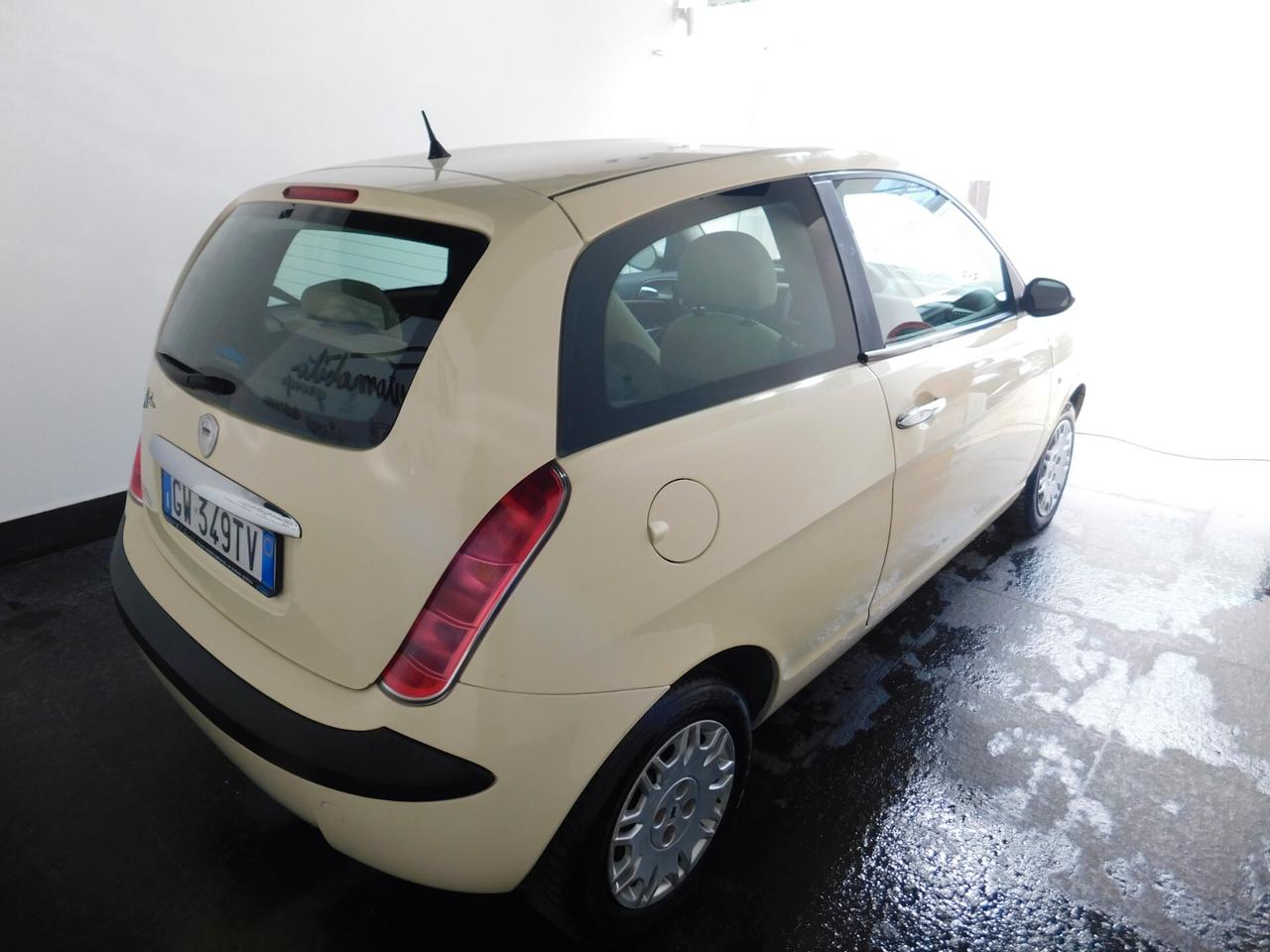 Lancia Ypsilon 1.4 16V Oro