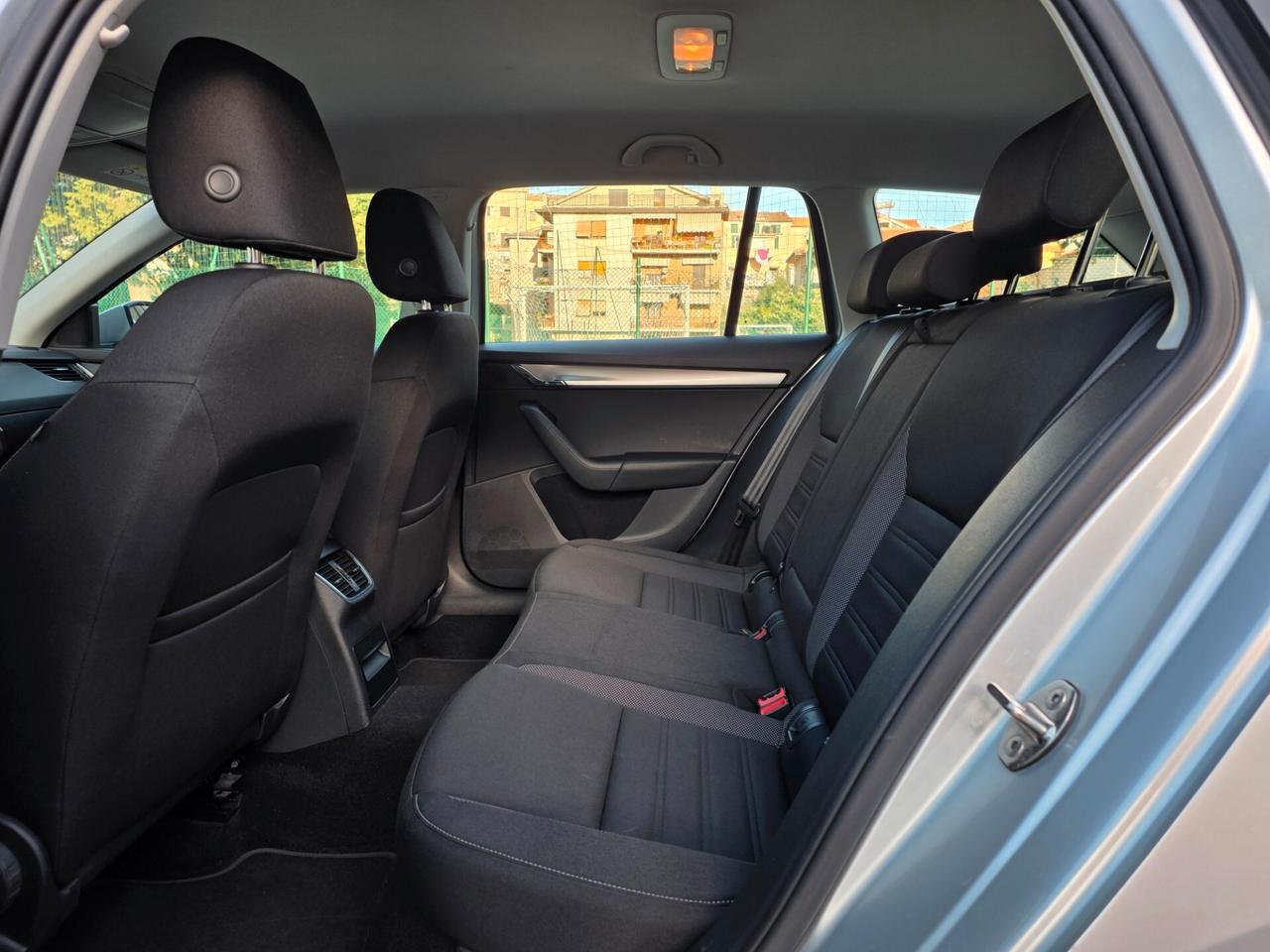 Skoda Octavia 1.6 TDI 115CV DSG Wagon