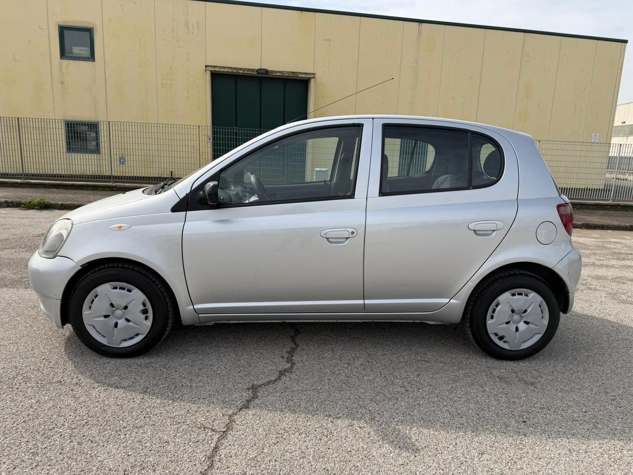 Toyota Yaris 1.3i 16V cat 5 porte Luna