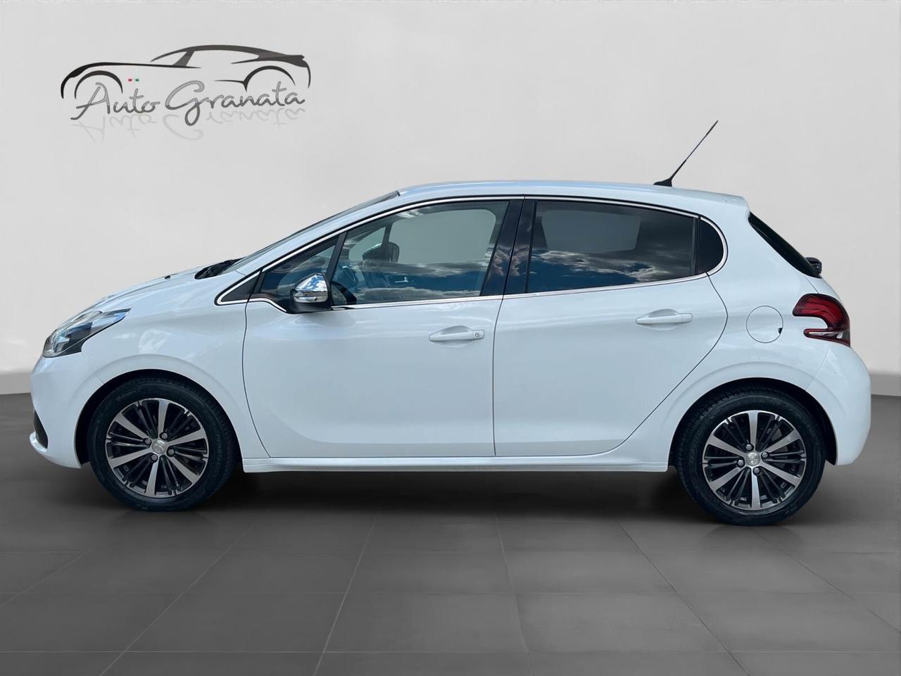 Peugeot 208 1.2 benz. Allure NEOPATENTATI COME NUOVA
