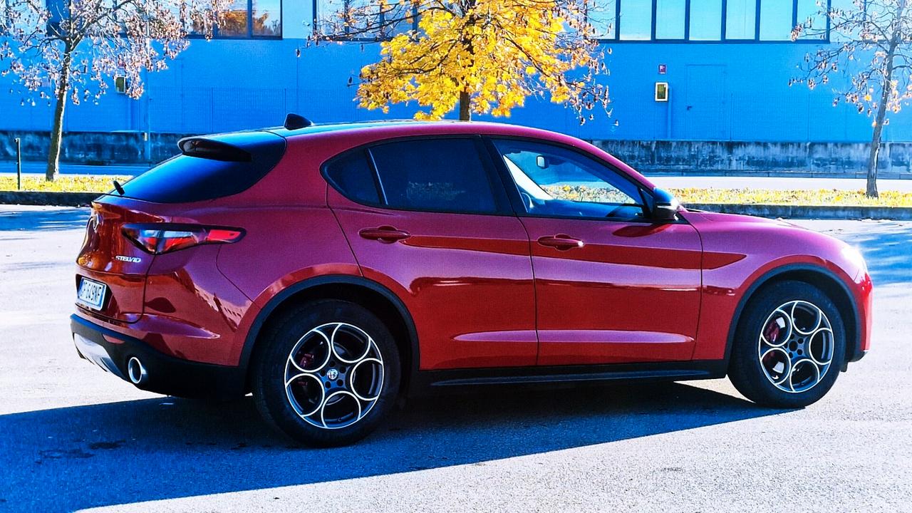 Alfa Romeo Stelvio 2.2 Turbodiesel 160 CV Rosso Edizione Gancio Traino