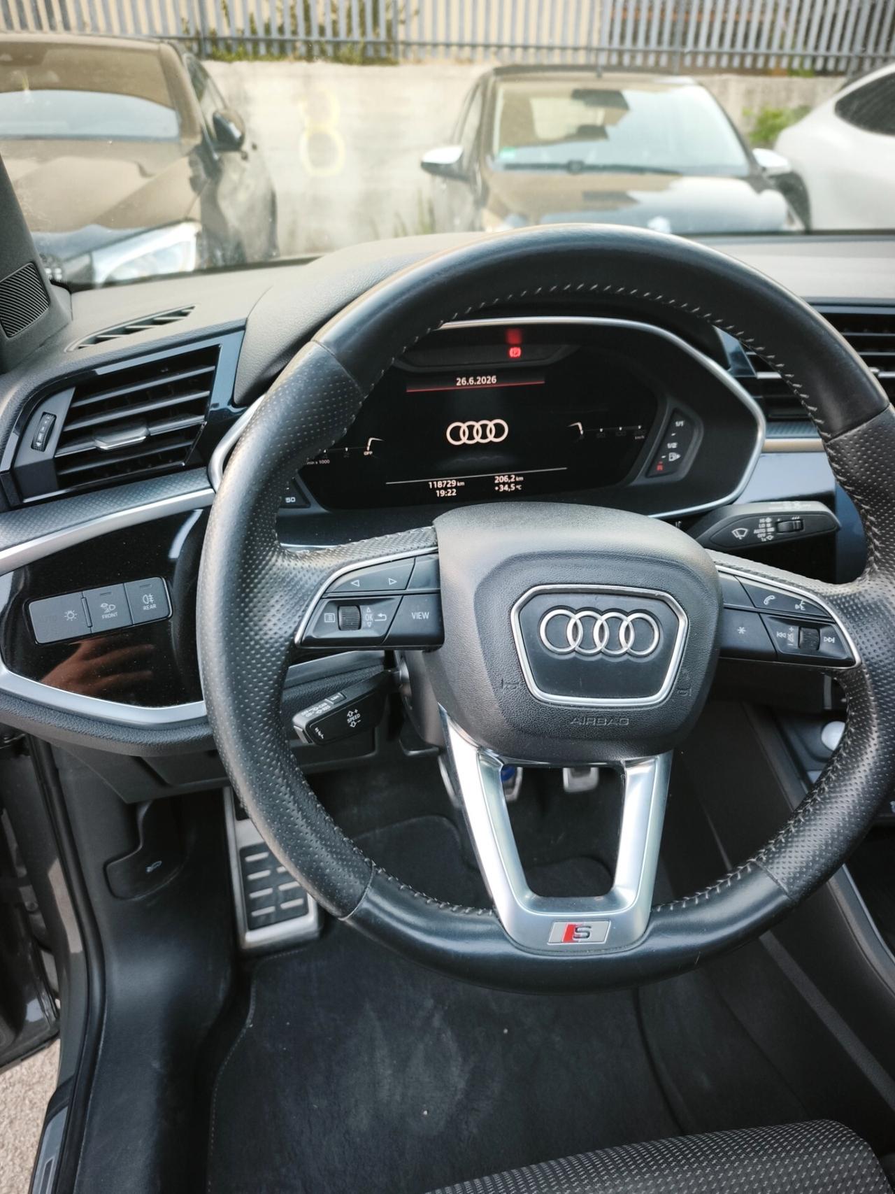 Audi Q3 35 TDI S tronic line edition tetto panoramico
