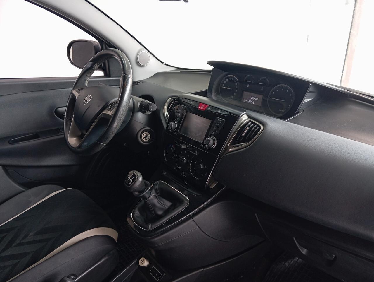 Lancia Ypsilon 1.2 benzina 2016 CON GARANZIA