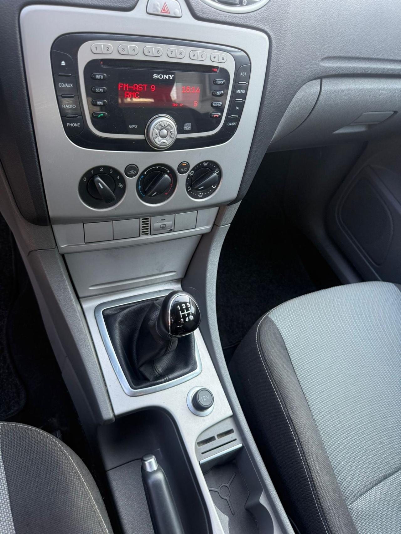 FORD FOCUS 1.6 BENZINA NEOPATENTATI OTTIME CONDIZIONI