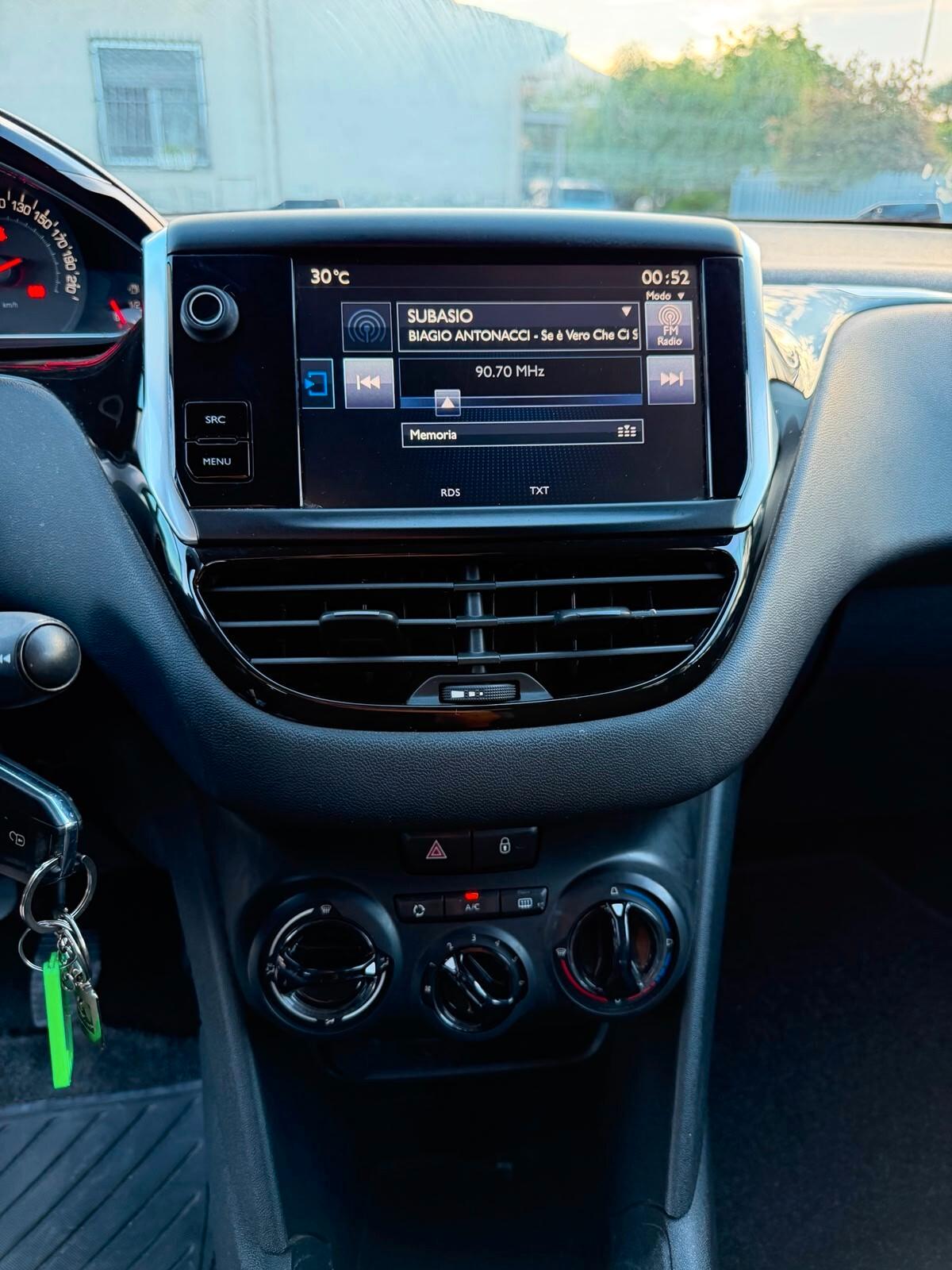 Peugeot 208 1.2benz 82 5 porte Allure-10/2014