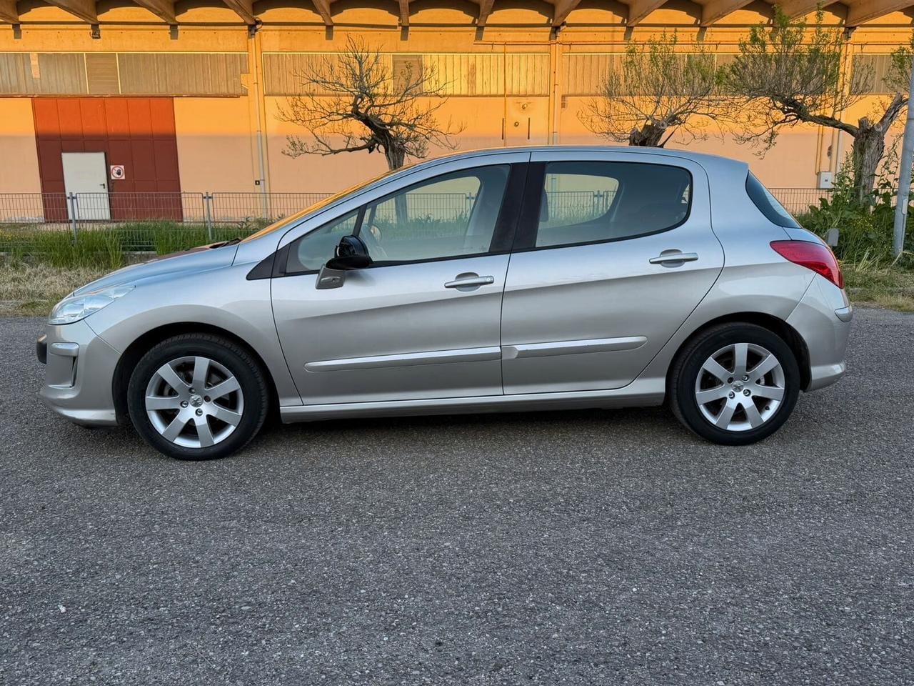 Peugeot 308 1.6 HDi 90CV 5p. Tecno