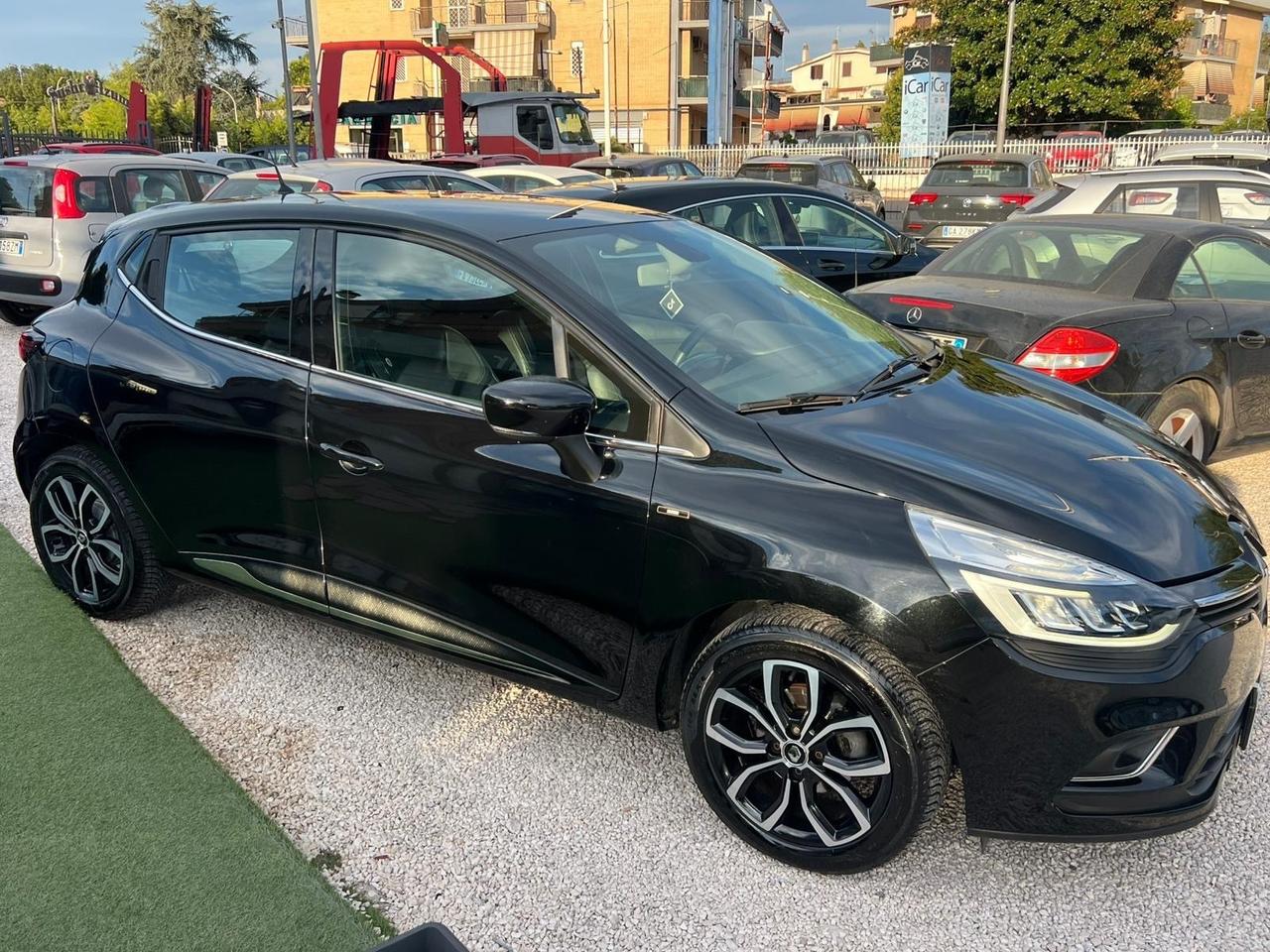 Renault Clio TCe 12V 90 CV 5 porte Moschino Zen
