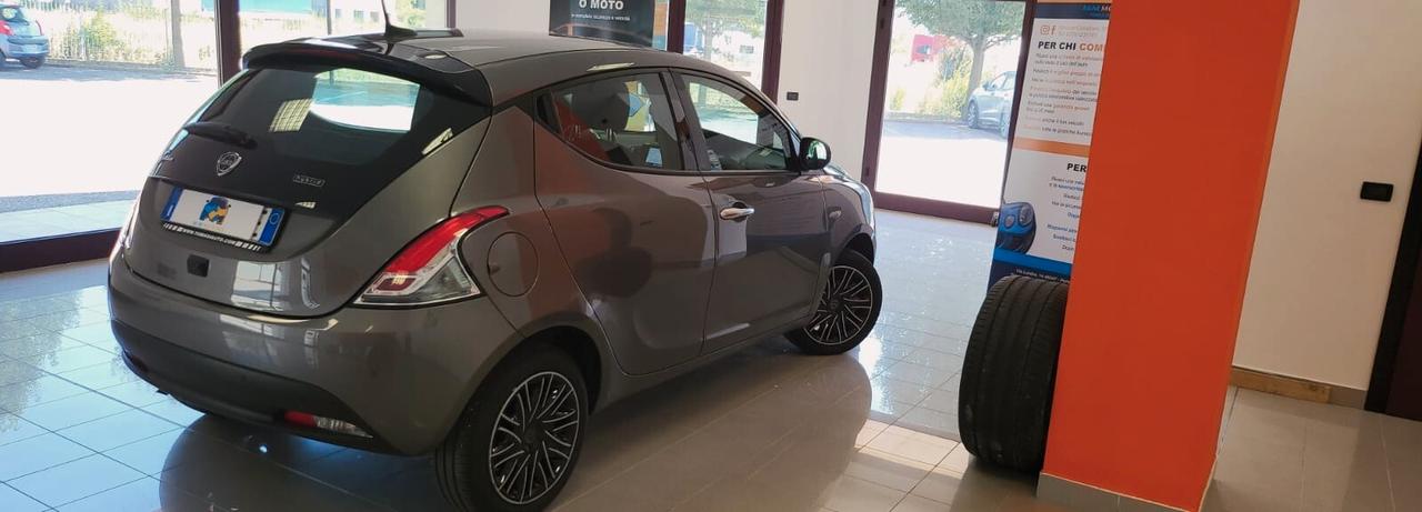 Lancia Ypsilon 1.0 FireFly 5 porte S&S Hybrid Silver Plus