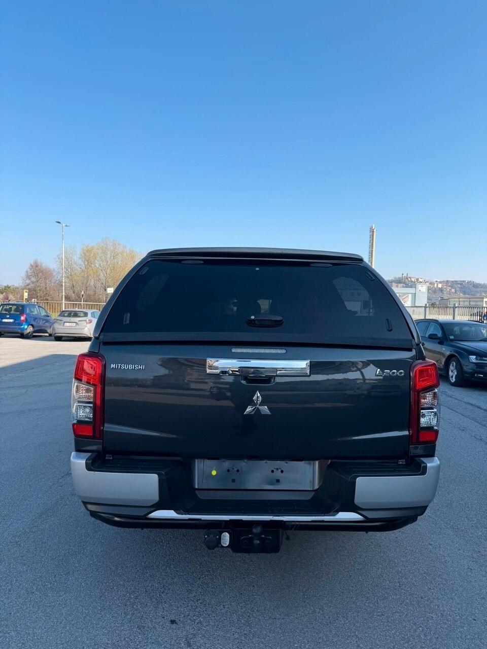 Mitsubishi L200 2.3 D Double Cab 4x4 Super Select P2 Intouch Intense