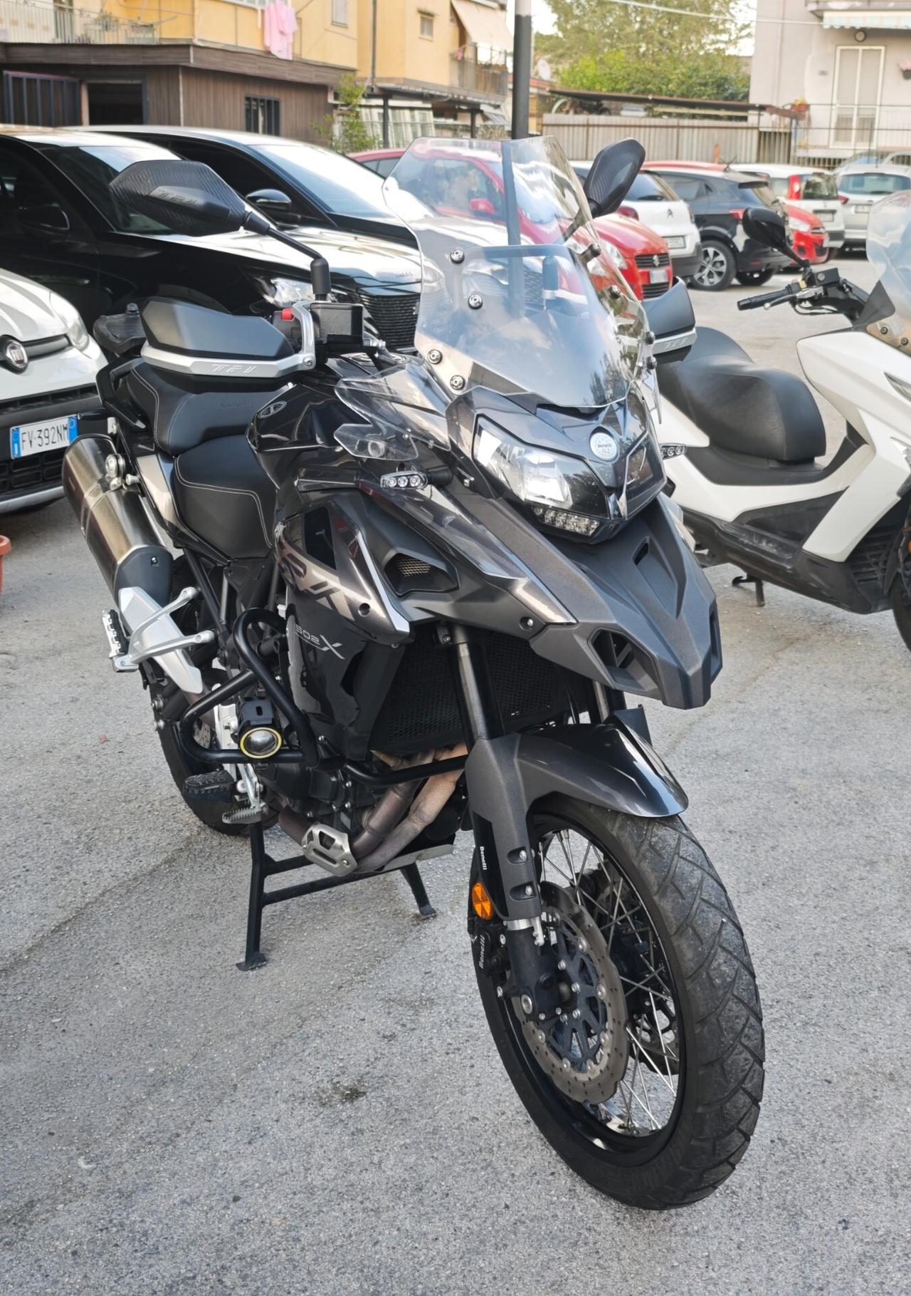 Pari a nuova Benelli TRK 502X 2024 ANCORA IN GARANZIA