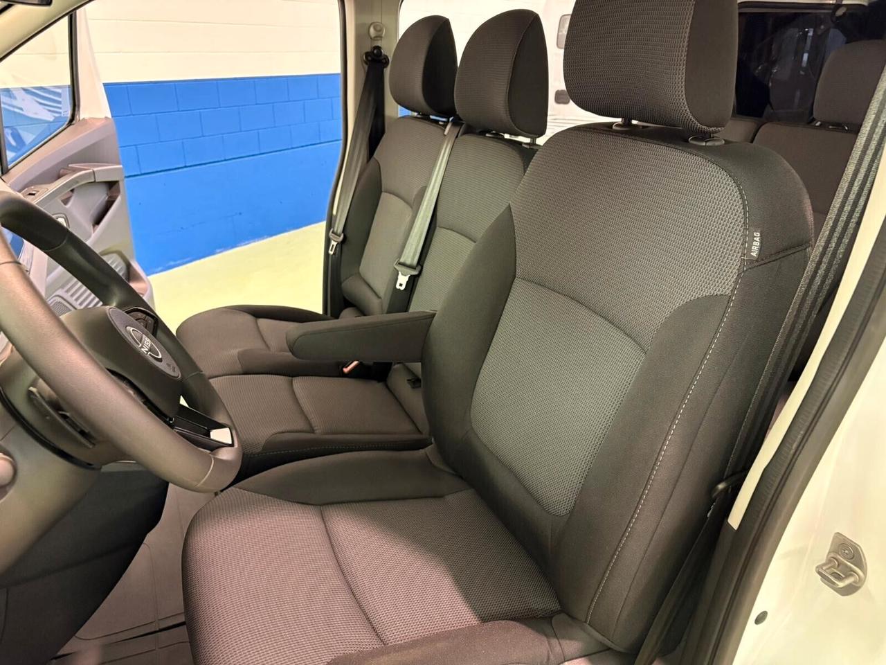 9 POSTI Nissan Primastar 2.0 dCi 150CV Aut PC-TN Bus N-Connecta