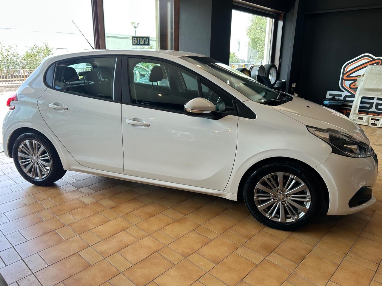 Peugeot 208 - 1.2 PureTech 82 CV 119.000 KM