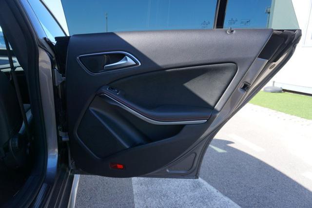 MERCEDES-BENZ CLA 180 d S.W. Automatic Premium