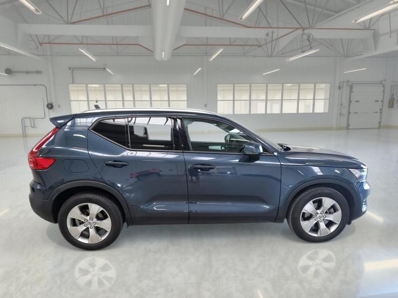 VOLVO XC40 B4 AWD automatico Momentum