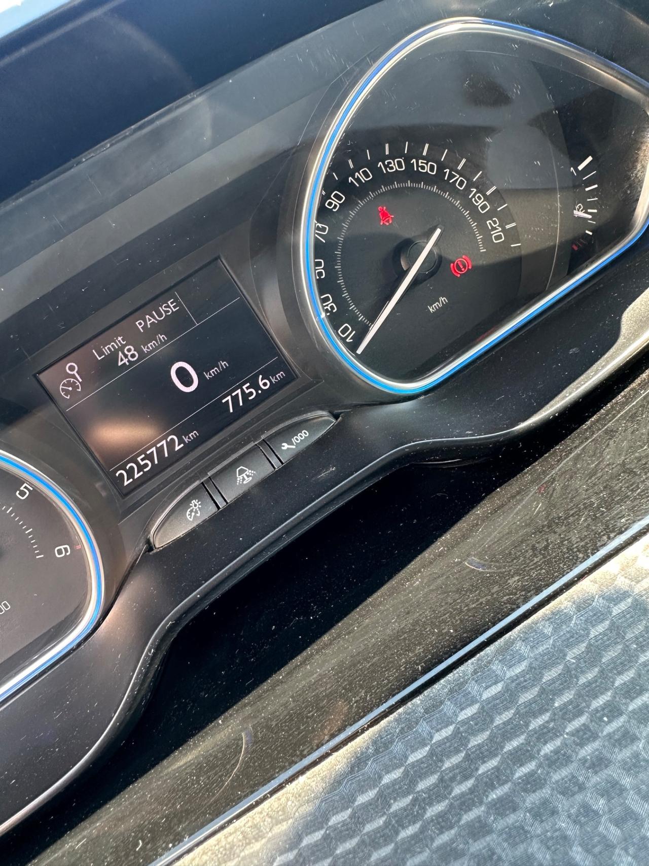Peugeot 2008 1.6 e-HDi 115 CV Stop&Start Allure