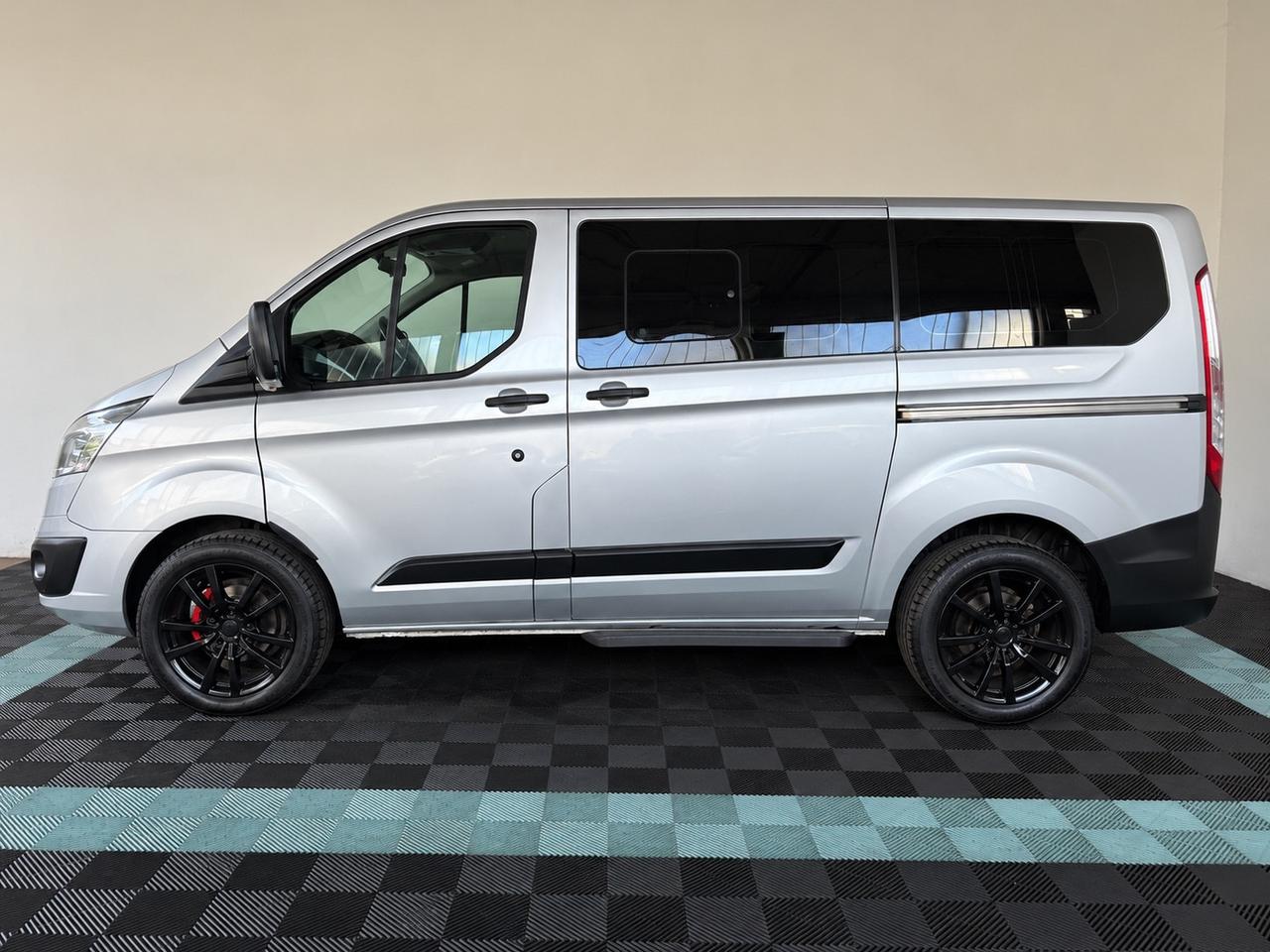 Ford Tourneo Custom 2.0 Tdci 310 L1 8 POSTI