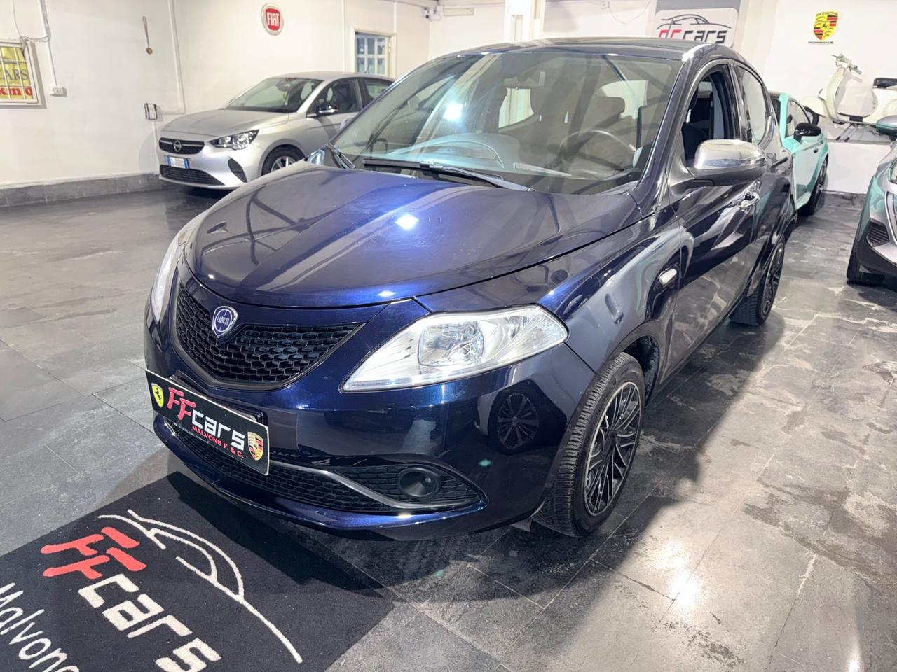 Lancia Ypsilon 1.2 69 CV 5 porte S&S Gold