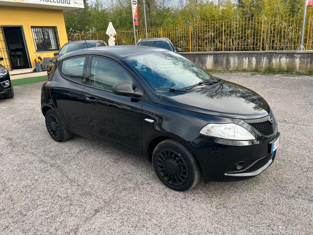 Lancia Ypsilon 1.0 FireFly 5 porte S&S Hybrid Ecochic