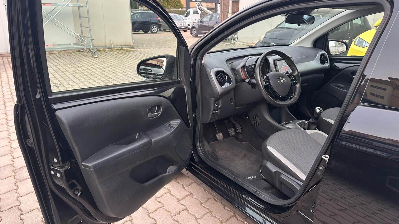 Toyota Aygo Connect 1.0 VVT-i 72 CV 5 porte x-play