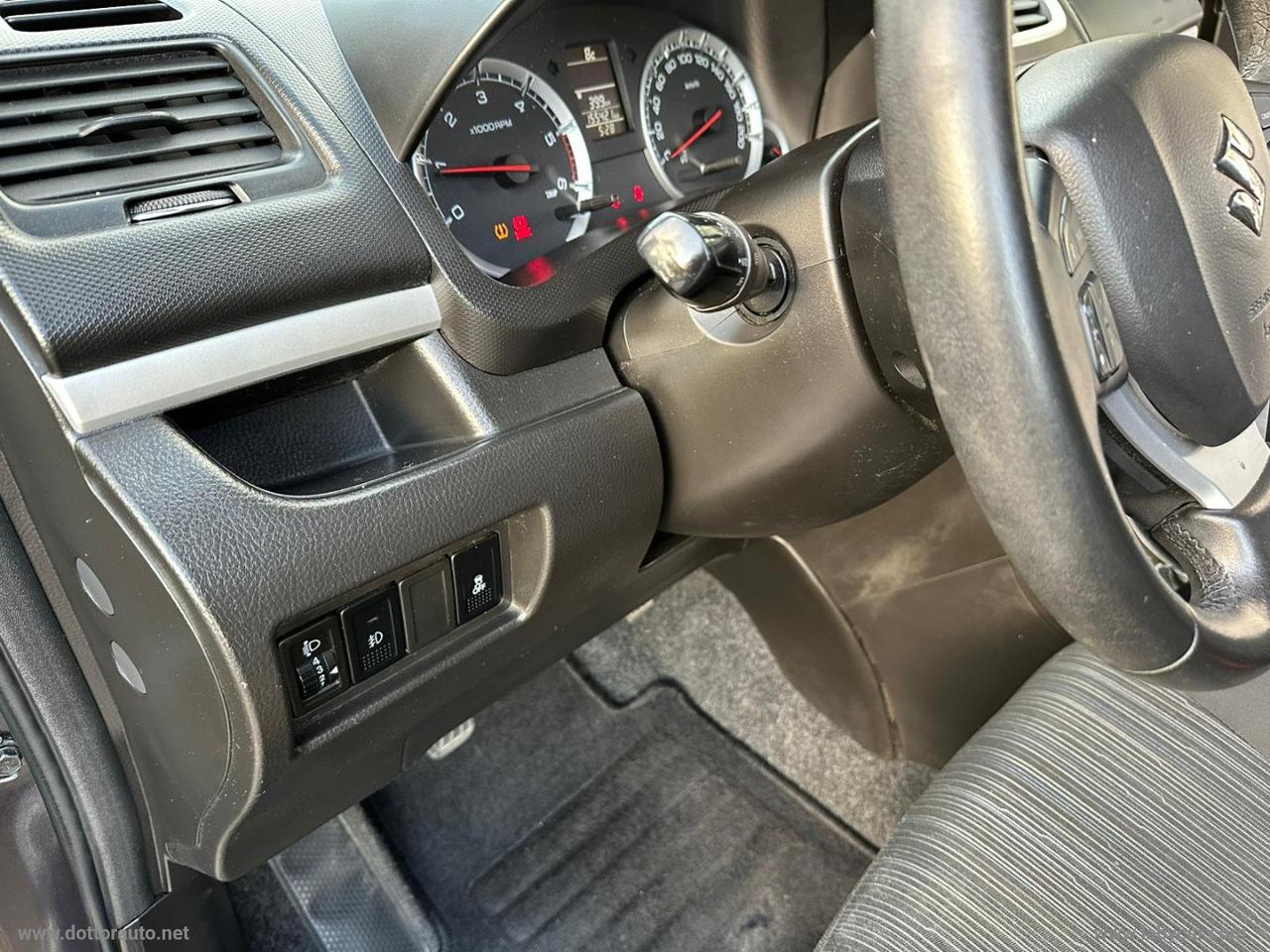 SUZUKI Swift 1.3 DDiS 5p. B-Top Bi-Color