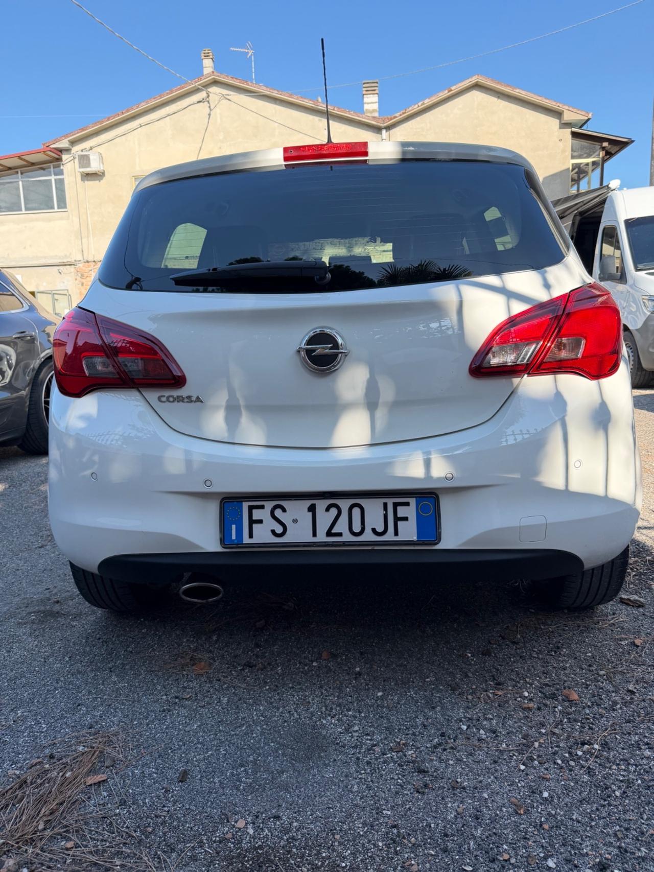 Opel Corsa 1.2 5 porte Black Edition