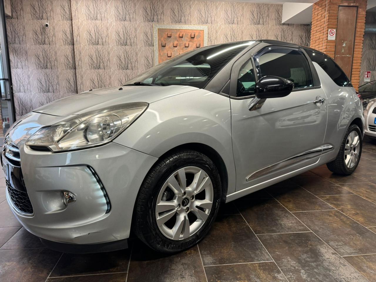 Citroen DS3 BLUEHDI 100 SeS IRRESISTEBLE