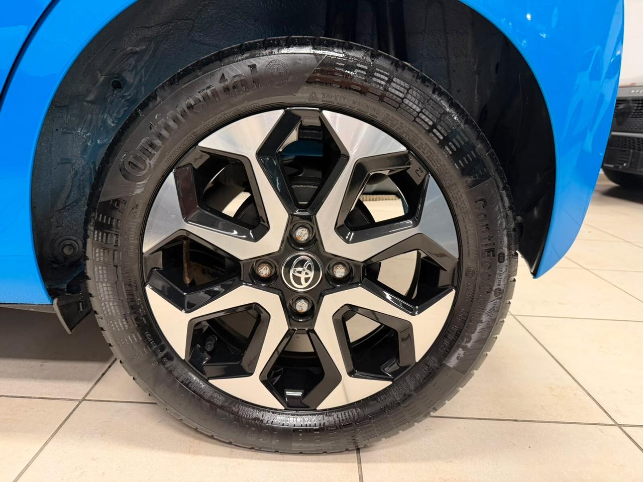 Toyota Aygo Connect 1.0 VVT-i 72 CV 5 porte x-play A RATE DA € 110 AL MESE