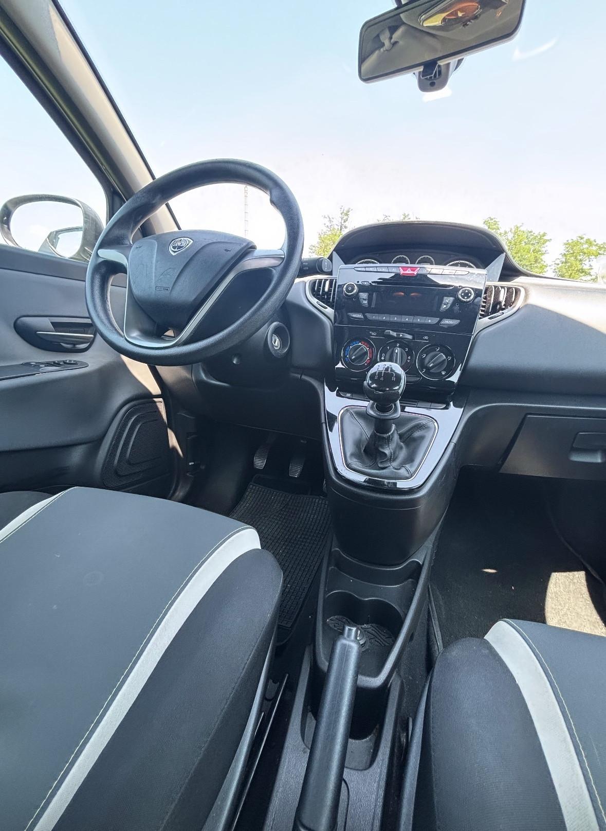 Lancia Ypsilon 0.9 TwinAir 85 CV 5 porte Metano Ecochic Gold