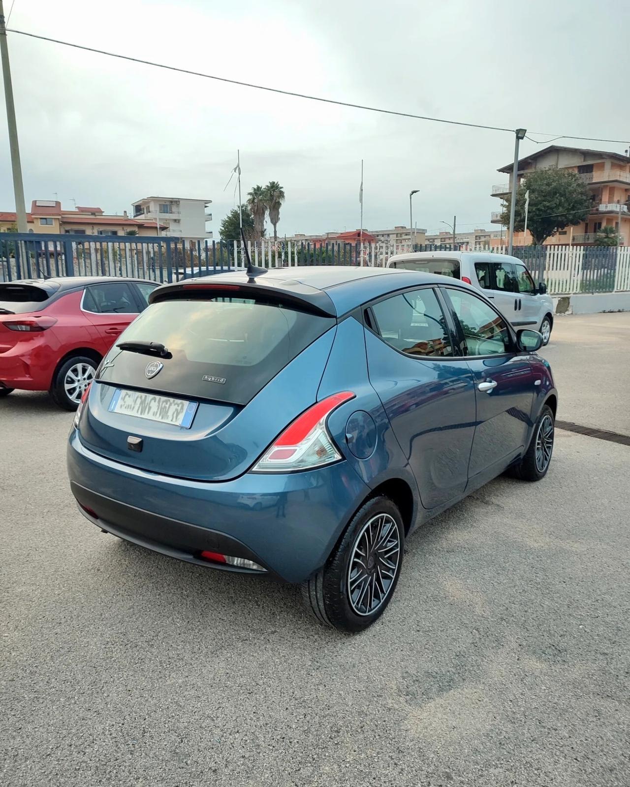 Lancia Ypsilon 1.0 FireFly 5 porte S&S Hybrid Ecochic UnYca