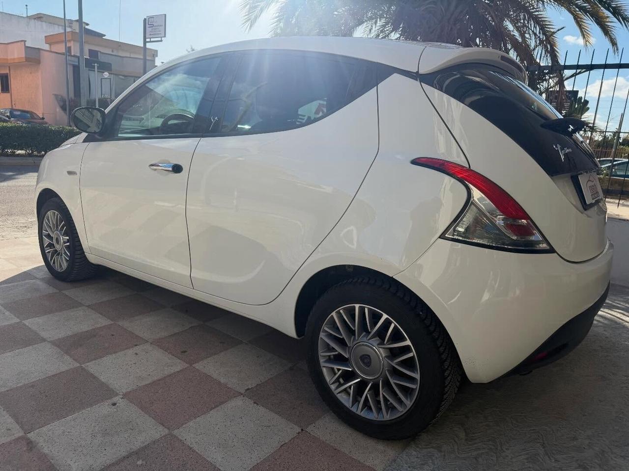 Lancia Ypsilon 1.2 69 CV 5 porte S&S Gold