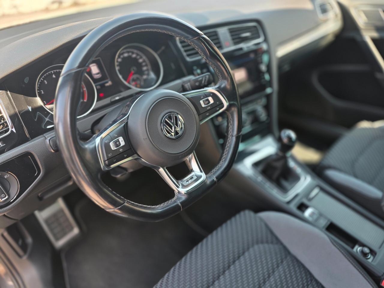 Volkswagen Golf 1.5 TSI ACT 5p. Sport R line
