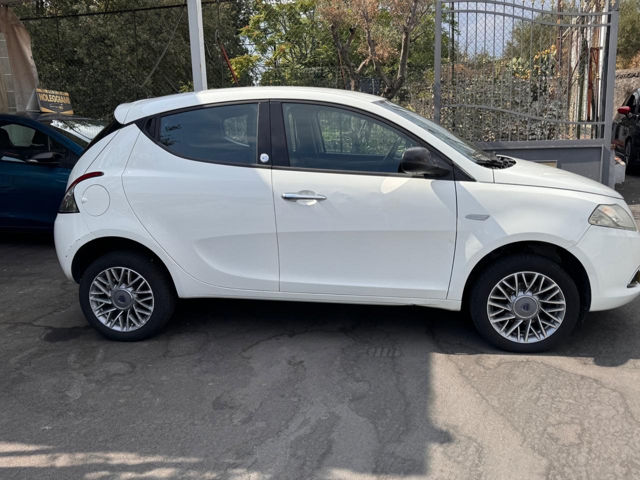 Lancia Ypsilon 0.9 TwinAir 85 CV 5 porte Metano Ecochic Gold