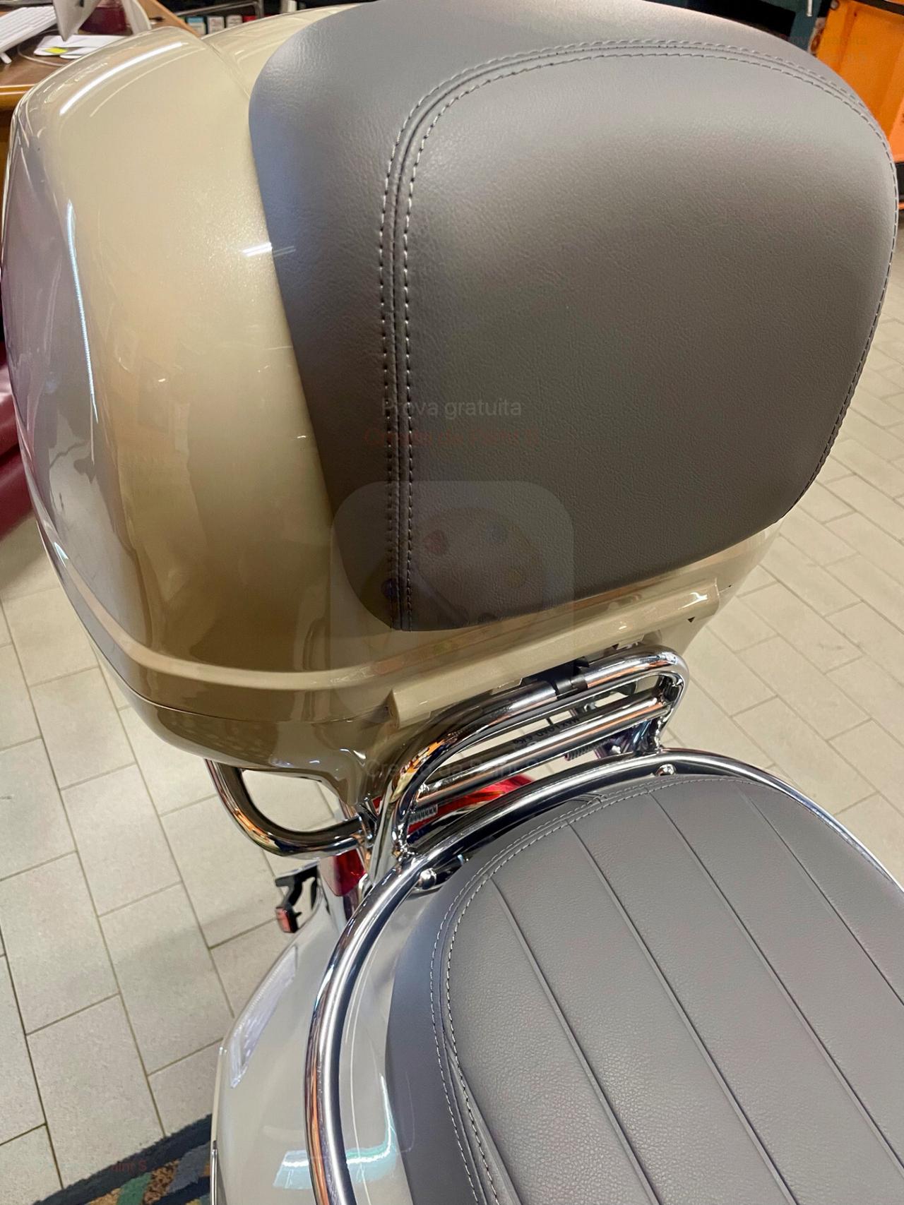 Piaggio GTS 300 BAULETTO PORTAPACCHI ANTERIORE