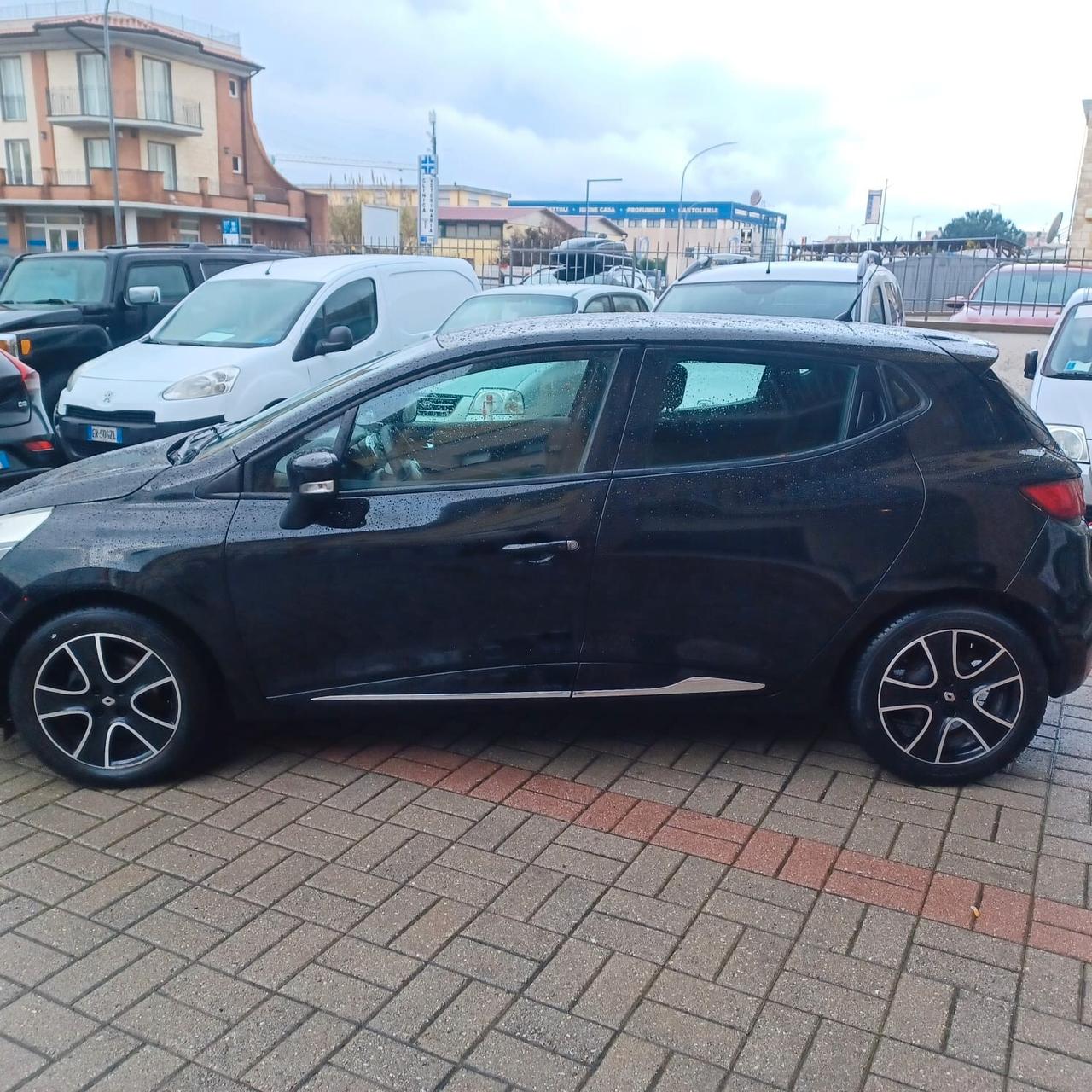 INDISTRUTTIBILE CLIO 1.5 EURO 6 PER NEOPATENTATI