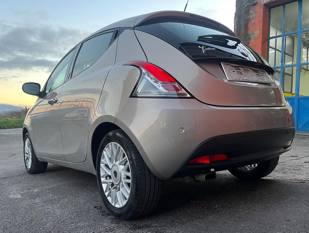 Lancia Ypsilon 1.2 69 CV 5 porte Gold-full-