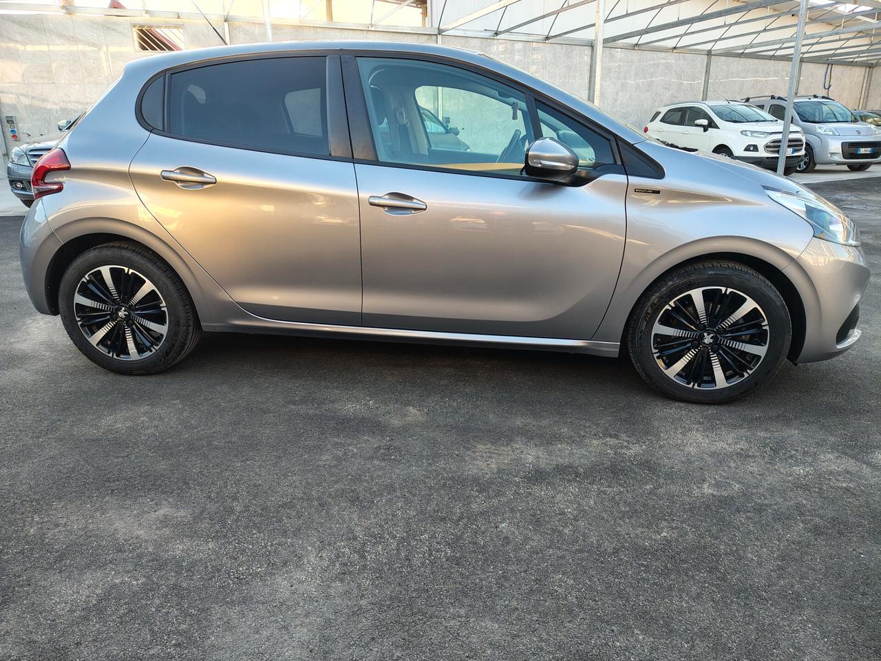 Peugeot 208 PureTech 82 Stop&Start 5 porte Signature