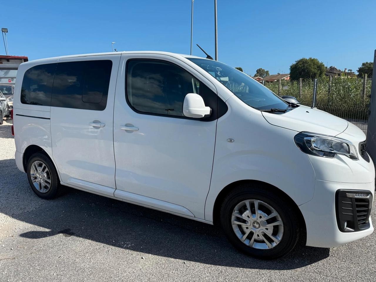 Peugeot Traveller BlueHDi 120 S&S Compact Active